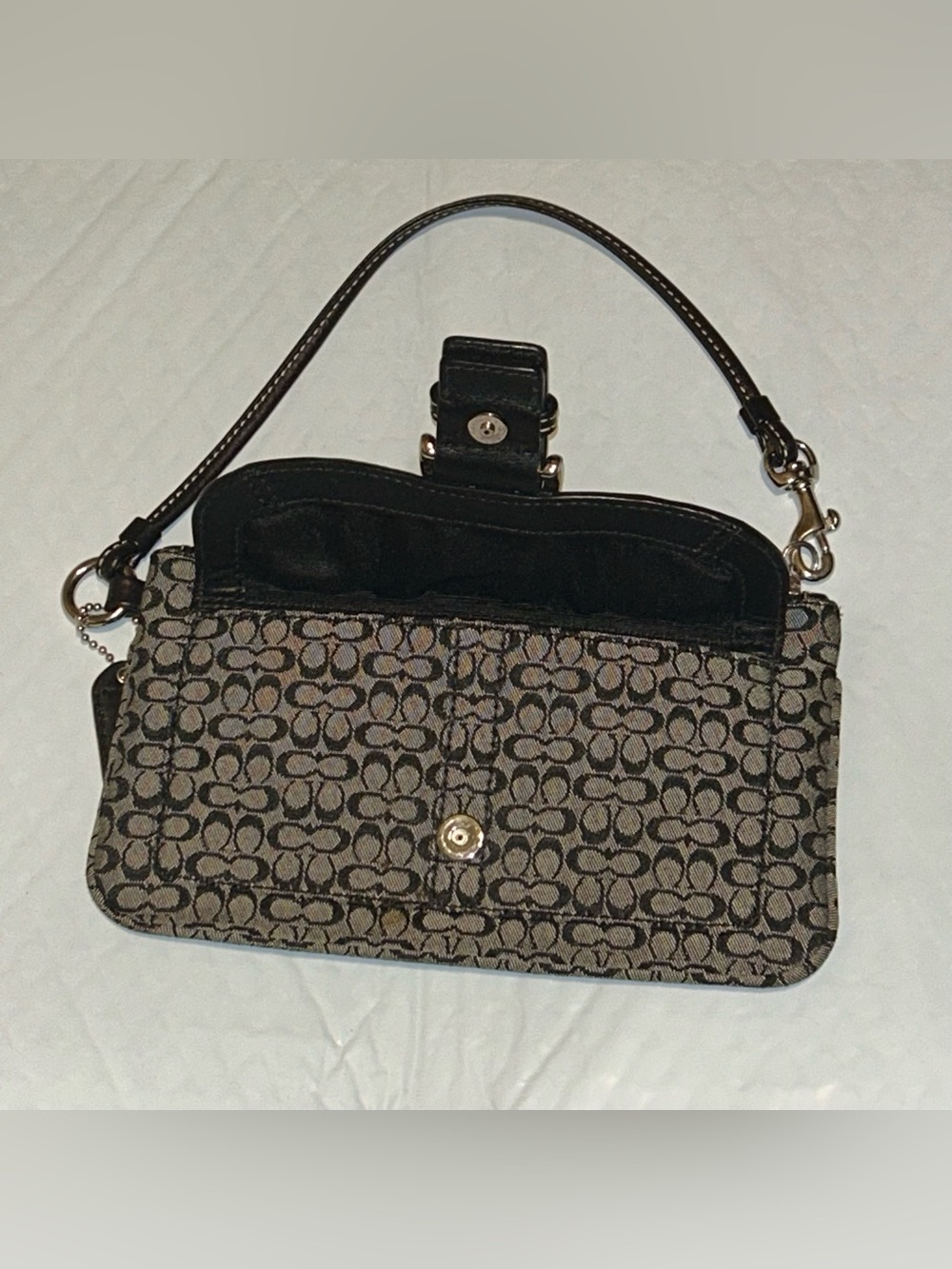 Old coach SOHO シグネチャー ハンドバッグ レザー y2k Old coach SOHO シグネチャー ハンドバッグ レザー y2k Old coach SOHO